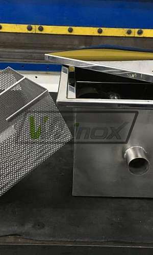 Caixa de Gordura Inox com Cesto Caixa de Gordura Inox com Cesto