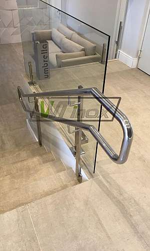 Corrimão de Escada em Aço Inox  Corrimão de Escada em Aço Inox